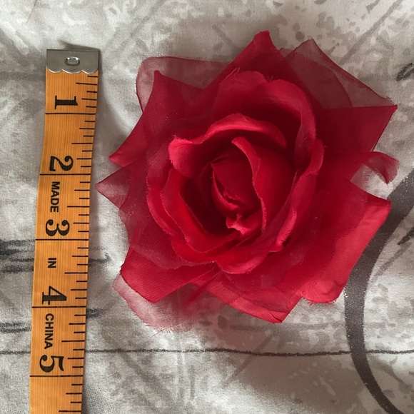 Claire’s Crimson Red Flower in Bloom Hair Pin - Picture 3 of 5